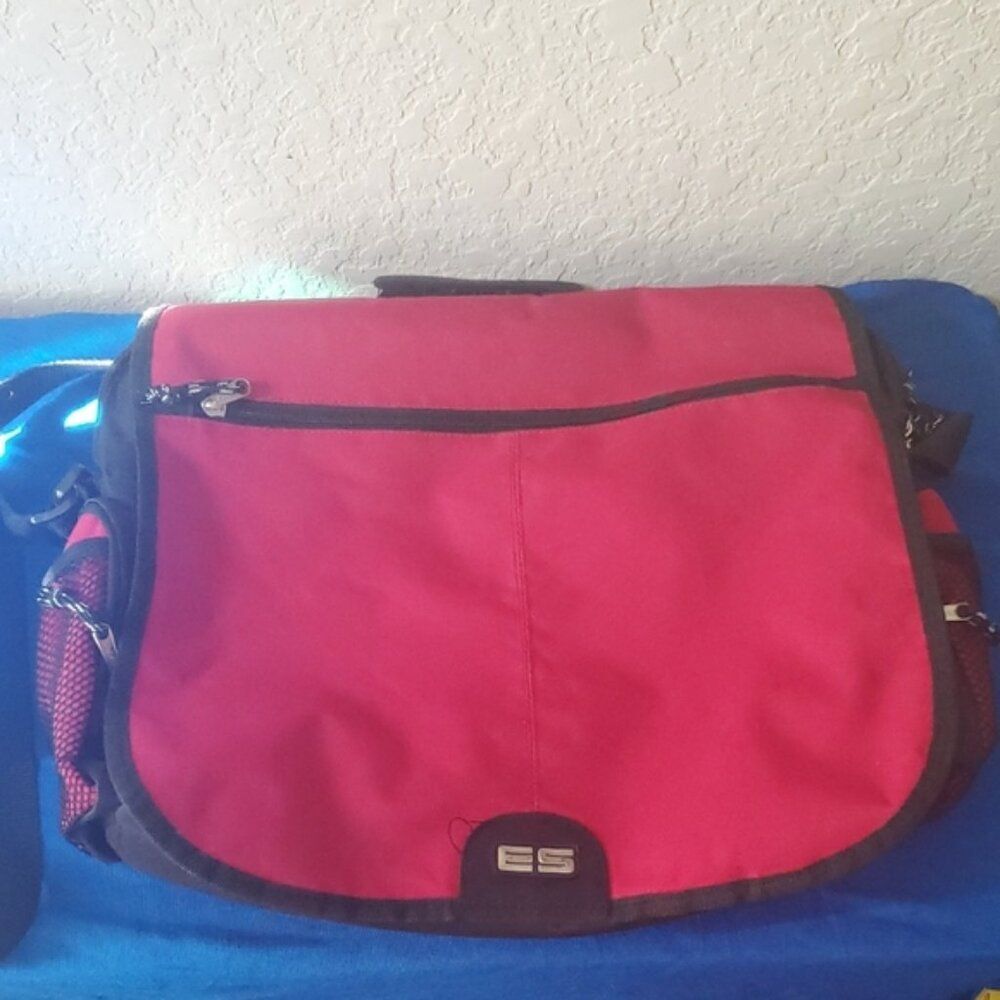 Eastsport Red Black Crossbody Messenger Bag Shoulder Strap Campus Travel